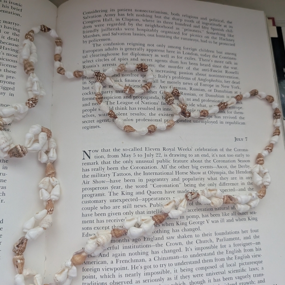 Vintage Boho Shell Necklace - Picture 8 of 8